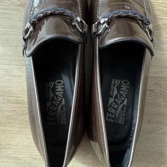 Salvatore Ferragamo 35VF 75440 Q19 bronze patent leather‎ shoes size 9.5 main image 5